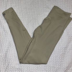 SET ACTIVE Oat Milk Leggings